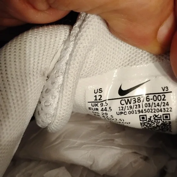 Brand New Nike Women's Sneakers Size 12 - Picture 6 of 6